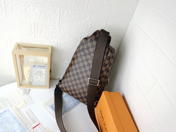 ルイヴィトンバッグ背面デザイン